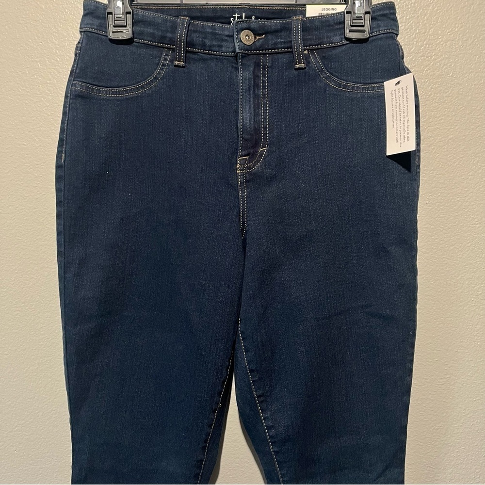 STYLE & CO-NWT High Rise Curvy Fit Jegging Dark Washed Jeans Size 4 - Picture 3 of 5